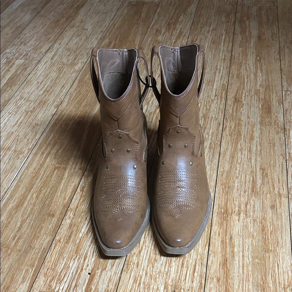 Women’s Tan Leather Boots NWOT